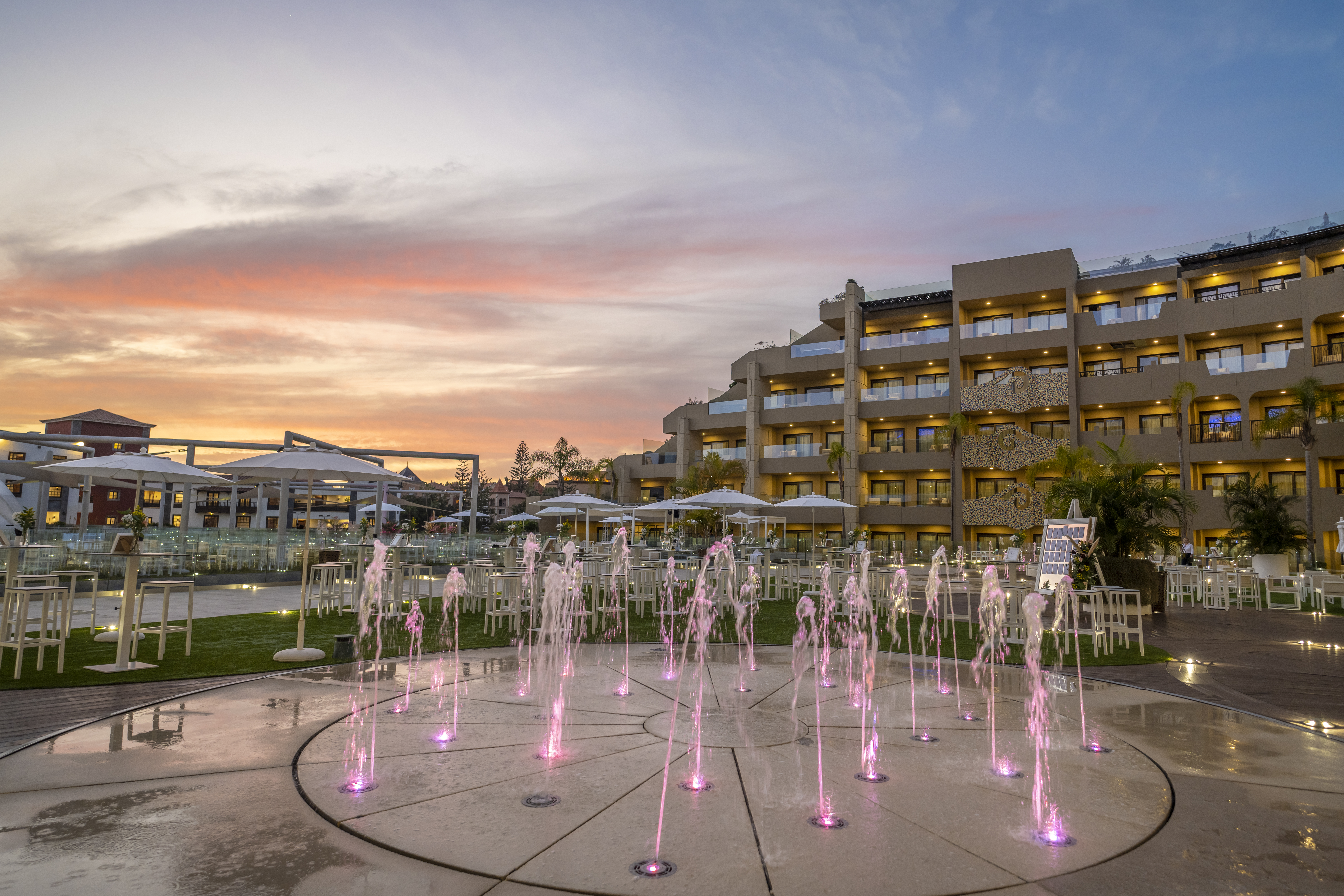 Book your wedding day in GF VICTORIA